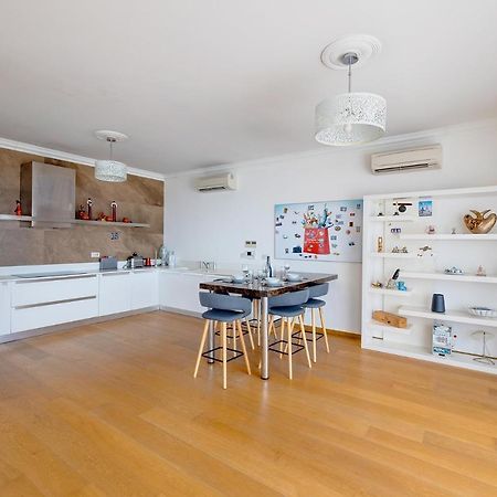 Seafront Apartment In Sliema With Pool, Upmarket Complex Εξωτερικό φωτογραφία