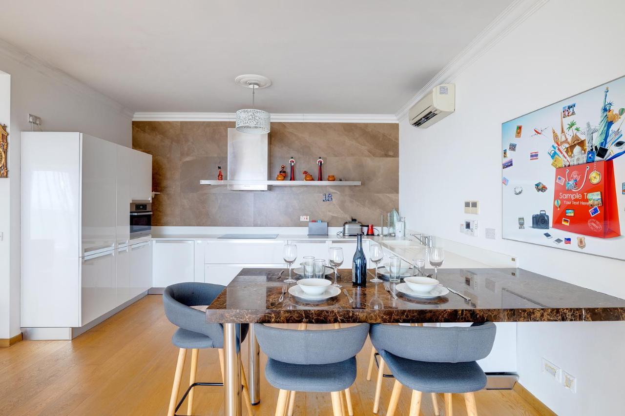 Seafront Apartment In Sliema With Pool, Upmarket Complex Εξωτερικό φωτογραφία