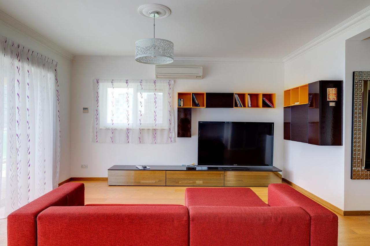 Seafront Apartment In Sliema With Pool, Upmarket Complex Εξωτερικό φωτογραφία