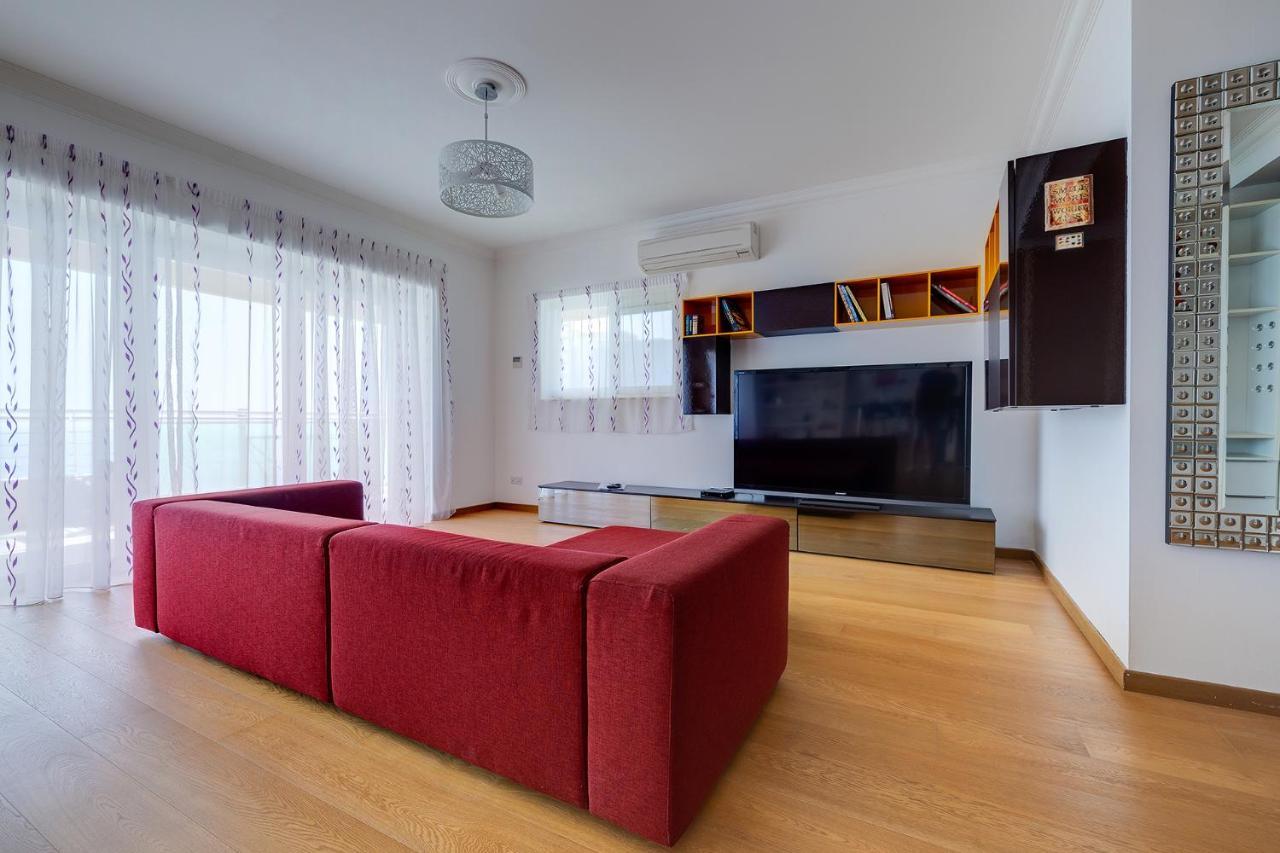 Seafront Apartment In Sliema With Pool, Upmarket Complex Εξωτερικό φωτογραφία