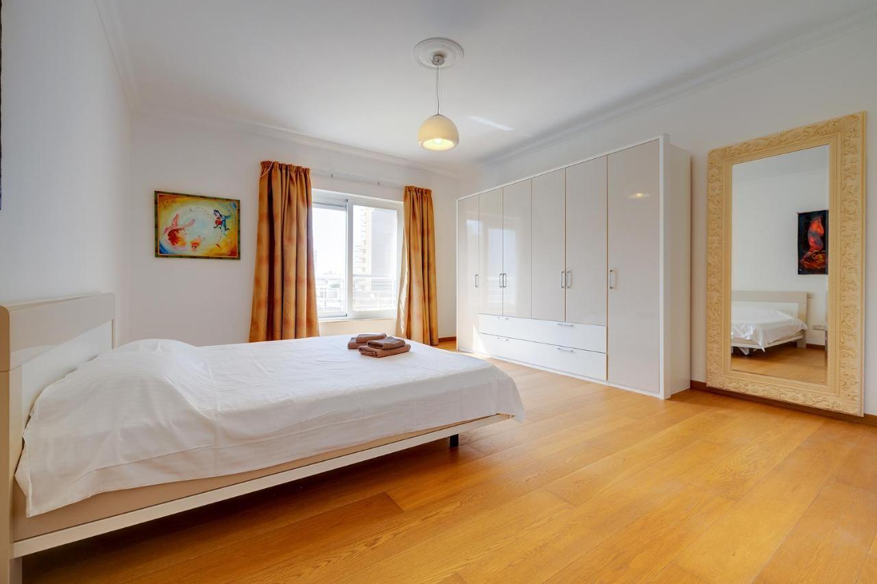 Seafront Apartment In Sliema With Pool, Upmarket Complex Εξωτερικό φωτογραφία