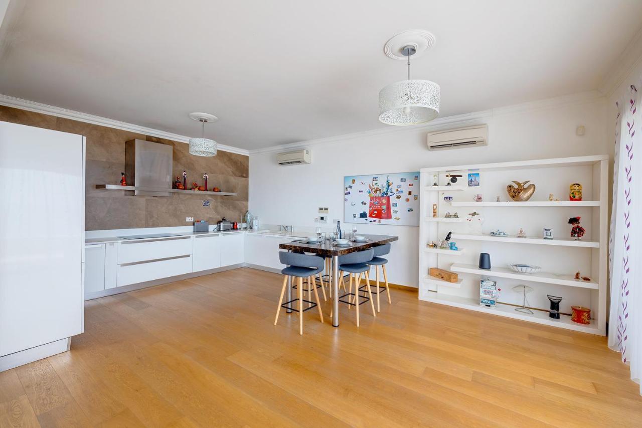 Seafront Apartment In Sliema With Pool, Upmarket Complex Εξωτερικό φωτογραφία
