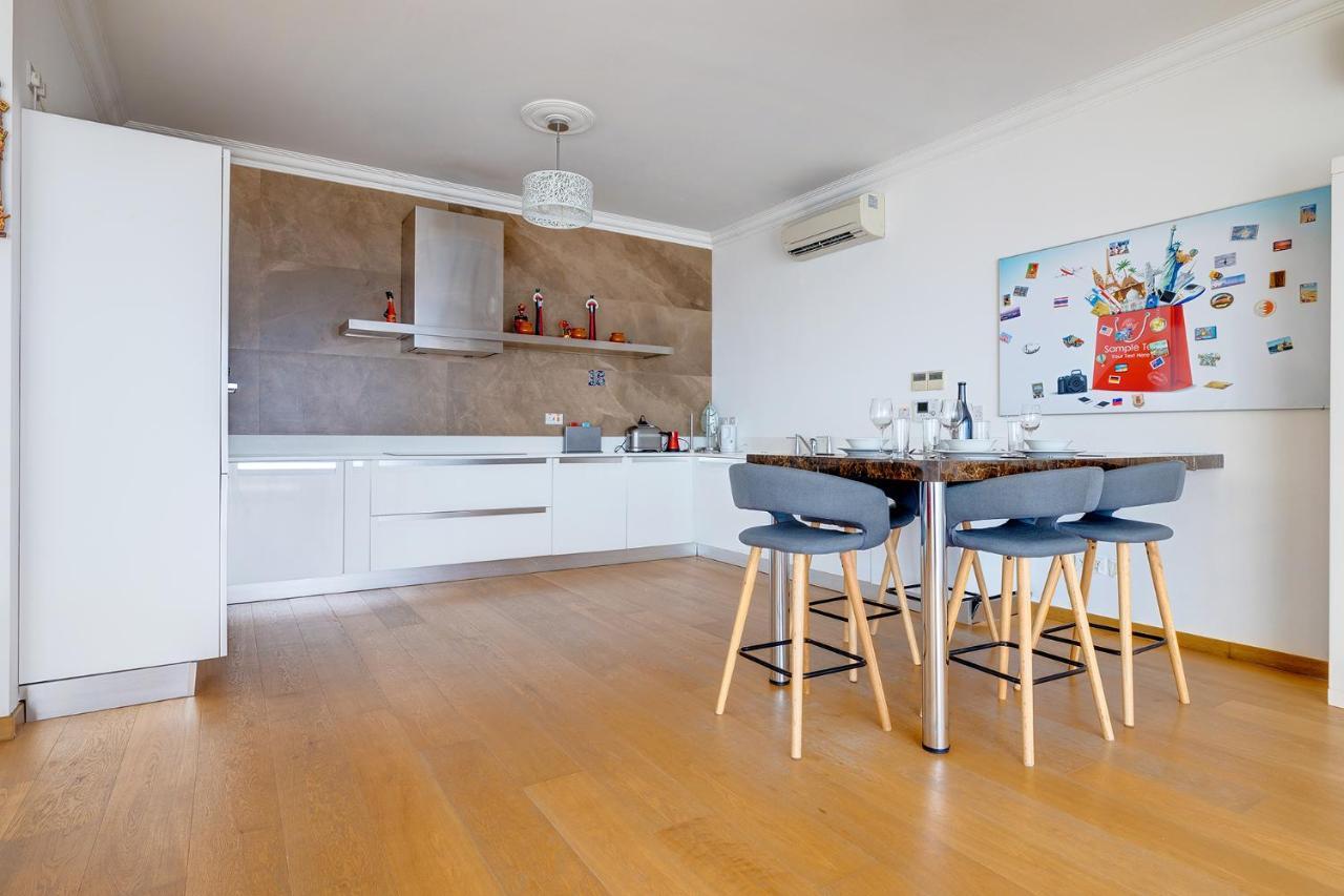Seafront Apartment In Sliema With Pool, Upmarket Complex Εξωτερικό φωτογραφία