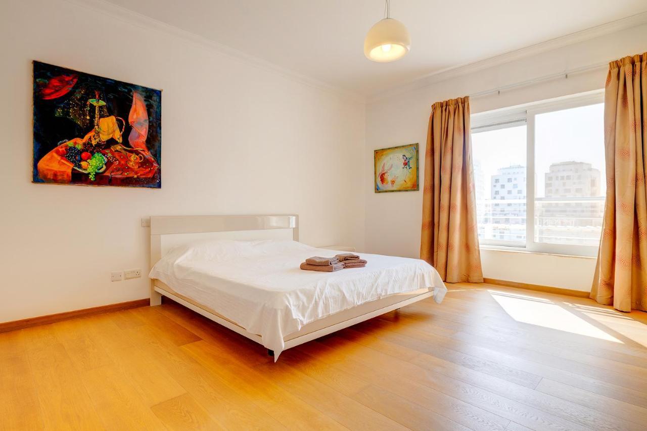 Seafront Apartment In Sliema With Pool, Upmarket Complex Εξωτερικό φωτογραφία
