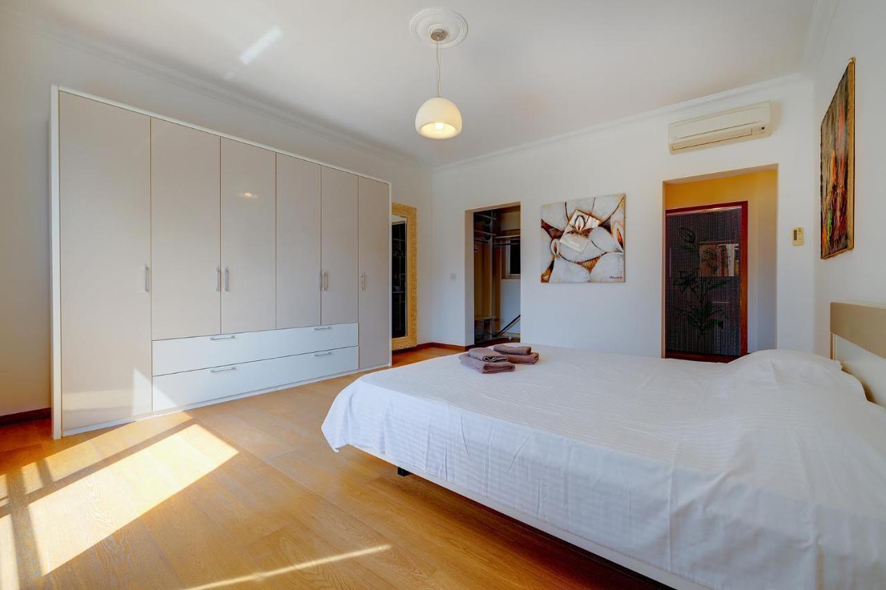 Seafront Apartment In Sliema With Pool, Upmarket Complex Εξωτερικό φωτογραφία