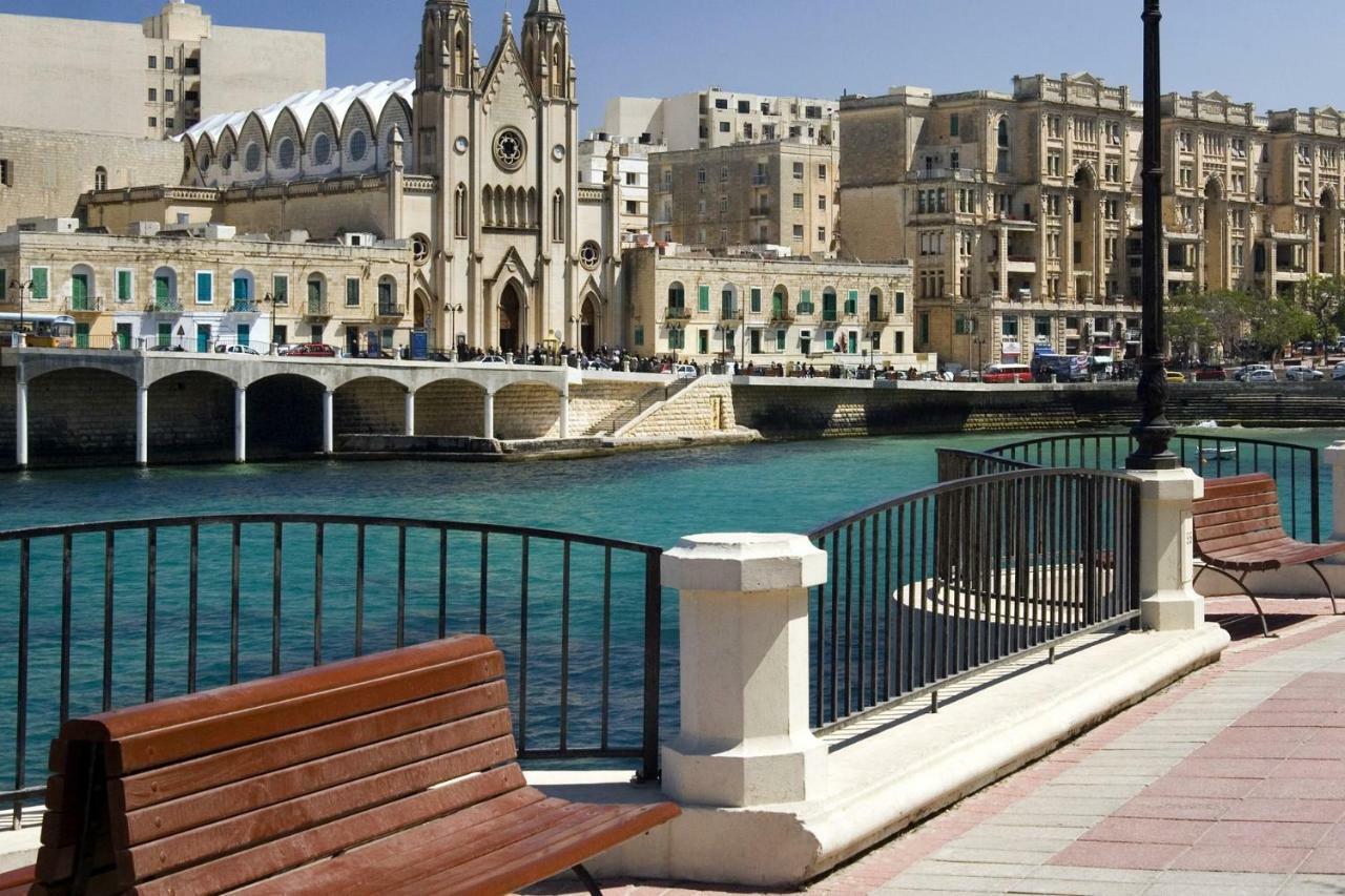 Seafront Apartment In Sliema With Pool, Upmarket Complex Εξωτερικό φωτογραφία