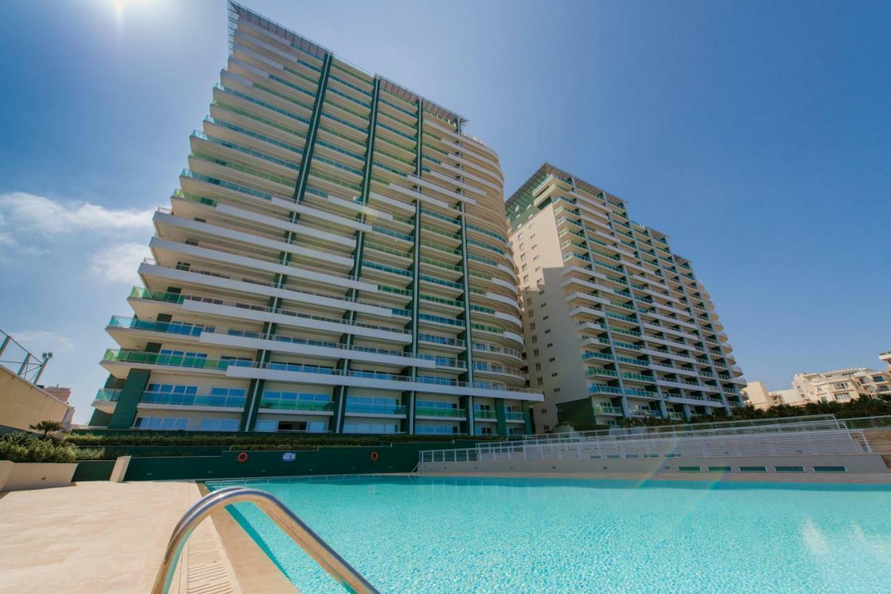 Seafront Apartment In Sliema With Pool, Upmarket Complex Εξωτερικό φωτογραφία
