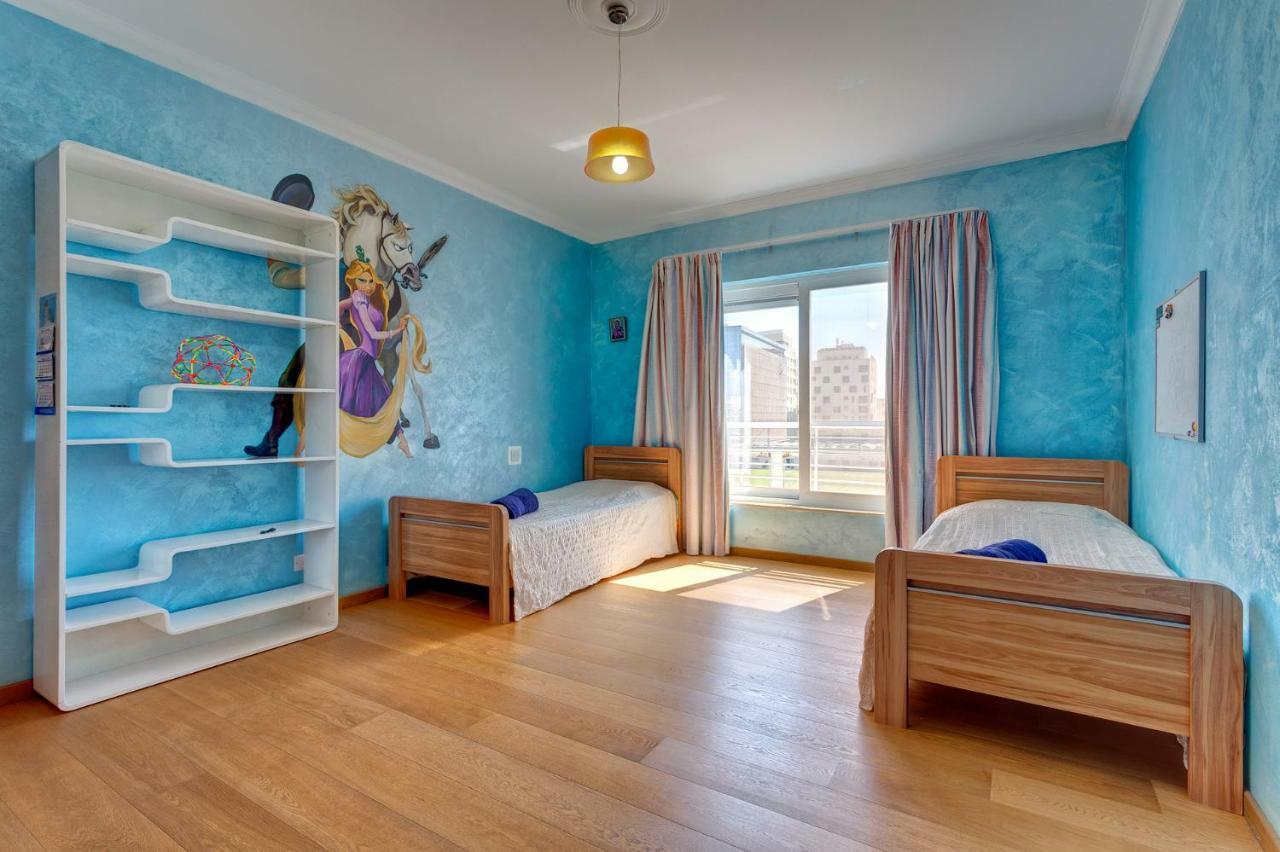Seafront Apartment In Sliema With Pool, Upmarket Complex Εξωτερικό φωτογραφία