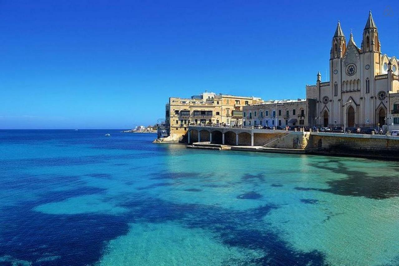 Seafront Apartment In Sliema With Pool, Upmarket Complex Εξωτερικό φωτογραφία