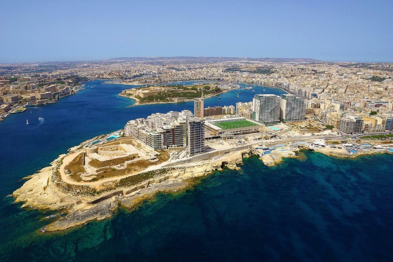 Seafront Apartment In Sliema With Pool, Upmarket Complex Εξωτερικό φωτογραφία