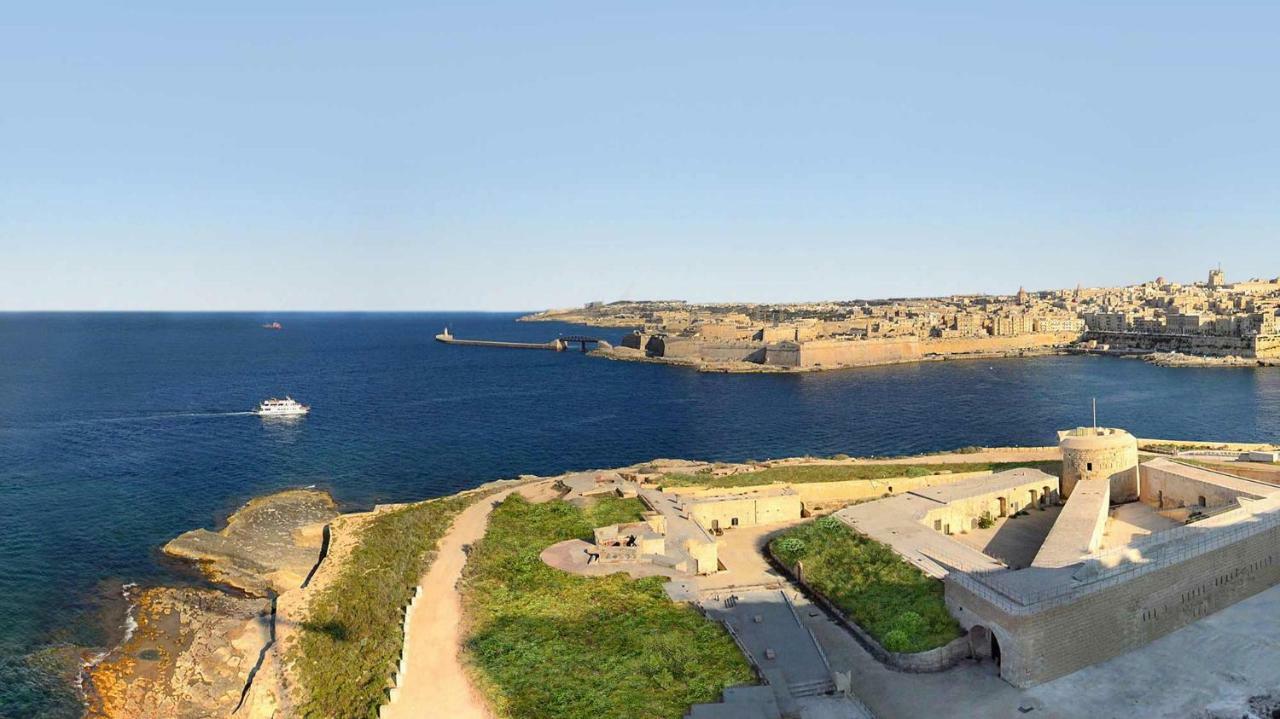 Seafront Apartment In Sliema With Pool, Upmarket Complex Εξωτερικό φωτογραφία